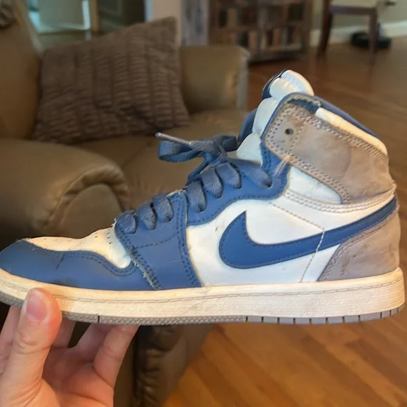 Nike air Jordan 1 retro high OG Kids size 3 (GUC) only worn a handful of times. - Picture 2 of 4